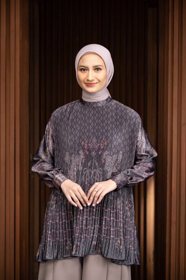 AWENASA PLEATS BLOUSE - Gambar 2