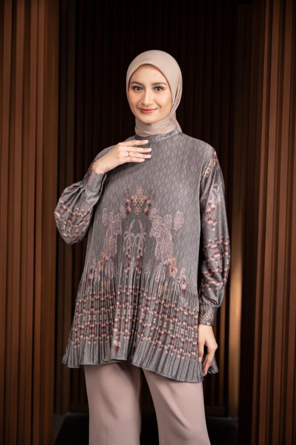 AWENASA PLEATS BLOUSE - Gambar 3