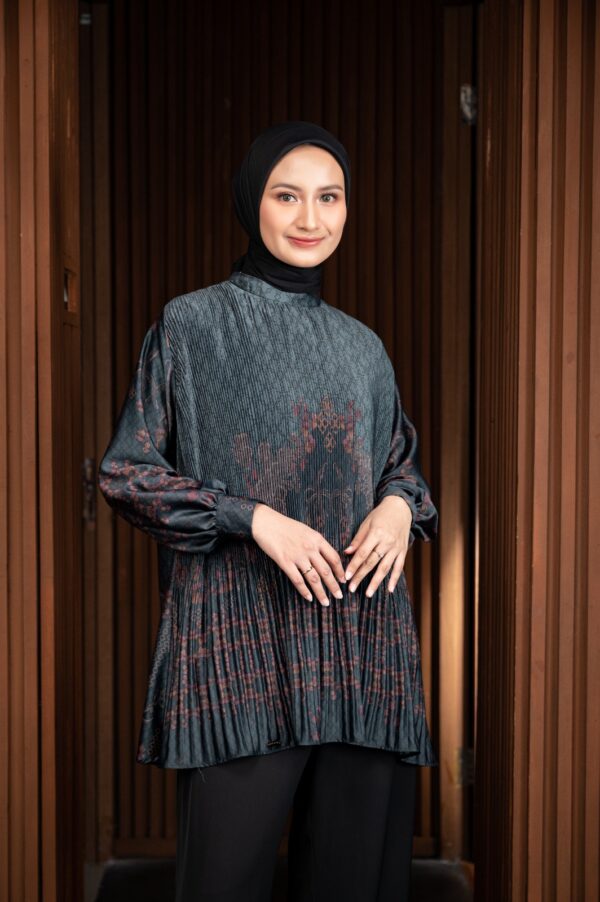 AWENASA PLEATS BLOUSE - Gambar 4