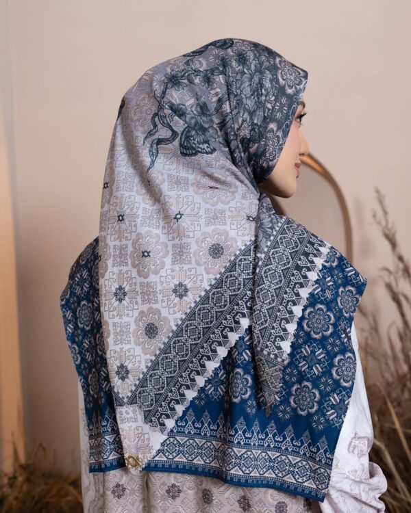 MEDINELA SCARF