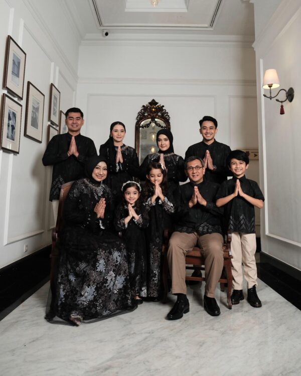 SET FAMILY KALEELA KODE BLACK