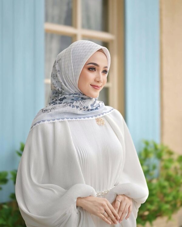 GARDENIA SCARF IRIS